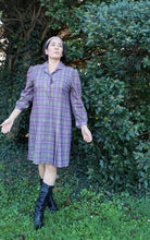 Charger l'image dans la galerie, robe vintage fin 70's à carreaux , épaules bouffantes, T.42/44