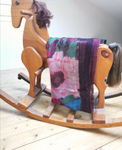 Charger l'image dans la galerie, étole à grandes fleurs en etamine de laine et soie