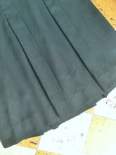 Charger l'image dans la galerie, robe années 60 trapèze vert sapin , crêpe de laine, taille 34