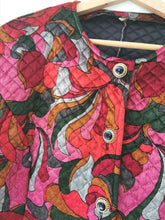 Charger l'image dans la galerie, veste courte en velours matelassé à motifs coloré