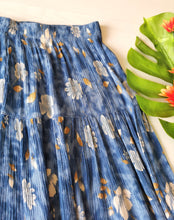 Charger l'image dans la galerie, jupe vintage à fleurs en viscose, taille 40