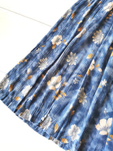 Charger l'image dans la galerie, jupe vintage à fleurs en viscose, taille 40