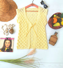Charger l'image dans la galerie, gilet vintage 70's jaune pastel en crochet pur coton tricoté main, taille 836