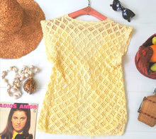 Charger l'image dans la galerie, gilet vintage 70's jaune pastel en crochet pur coton tricoté main, taille 836