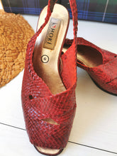 Charger l'image dans la galerie, sandales vintage rouges en cuir tressé, pointure 38,5