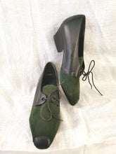 Charger l'image dans la galerie, derbies vintage 70's en cuir vert foncé et noir, made in France pointure 36