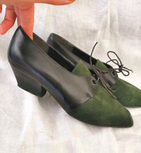 Charger l'image dans la galerie, derbies vintage 70's en cuir vert foncé et noir, made in France pointure 36