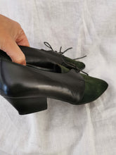Charger l'image dans la galerie, derbies vintage 70's en cuir vert foncé et noir, made in France pointure 36