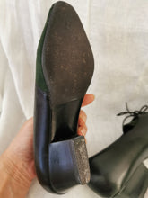 Charger l'image dans la galerie, derbies vintage 70's en cuir vert foncé et noir, made in France pointure 36