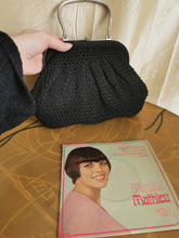 Charger l'image dans la galerie, pièce d'exception: superbe minaudière en crochet années 50