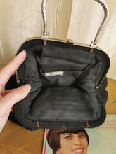 Charger l'image dans la galerie, pièce d'exception: superbe minaudière en crochet années 50