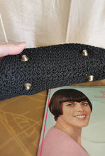 Charger l'image dans la galerie, pièce d'exception: superbe minaudière en crochet années 50