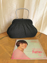Charger l'image dans la galerie, pièce d'exception: superbe minaudière en crochet années 50