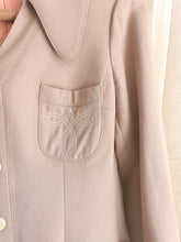 Charger l'image dans la galerie, veste vintage 70's col pelle à tarte brodée sur la poche, taille 34