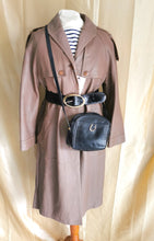 Charger l'image dans la galerie, Sublime Trench en cuir vintage années 60's /70's taille 36