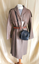 Charger l'image dans la galerie, Sublime Trench en cuir vintage années 60's /70's taille 36