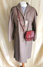 Charger l'image dans la galerie, Sublime Trench en cuir vintage années 60's /70's taille 36