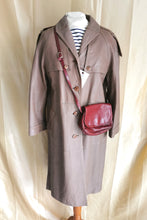 Charger l'image dans la galerie, Sublime Trench en cuir vintage années 60's /70's taille 36