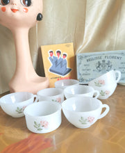 Charger l'image dans la galerie, Lot de 8 pièces : 6 tasses à café + 2 ramequins vintage années 60's Arcopal