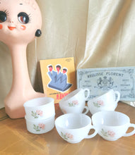 Charger l'image dans la galerie, Lot de 8 pièces : 6 tasses à café + 2 ramequins vintage années 60's Arcopal