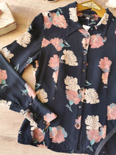 Charger l'image dans la galerie, chemisier floral en crêpe de soie Corinne Sarrut vintage 90's, taille 34