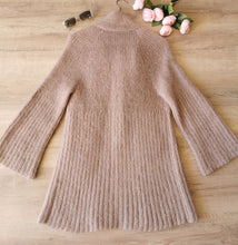 Charger l'image dans la galerie, magnifique cardigan veste col lavallière en kidmohair bois de rose, tricoté main, tailles 36 et 38