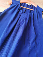 Charger l'image dans la galerie, blouse en crêpe de soie à details broderies et guipure Vanessa Bruno, taille 38