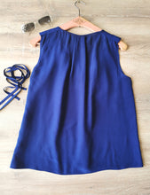 Charger l'image dans la galerie, blouse en crêpe de soie à details broderies et guipure Vanessa Bruno, taille 38