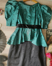Charger l'image dans la galerie, Splendide robe cocktail vintage 80's à pois, manches bouffantes en taffetas, made in France, taille 40