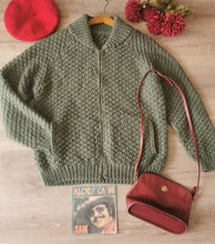 Charger l'image dans la galerie, cardigan oversize en grosse maille tricoté main , zipé, taille 44,/46