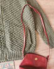 Charger l'image dans la galerie, cardigan oversize en grosse maille tricoté main , zipé, taille 44,/46