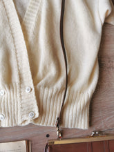 Charger l'image dans la galerie, cardigan écossais cache cœur en pure laine écru, taille 40