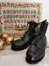Charger l&#39;image dans la galerie, boots montantes en cuir noir, pointure 40
