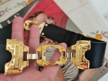 Charger l&#39;image dans la galerie, ceinture en cuir et chaînons en métal doré ciselé, taille 36-38
