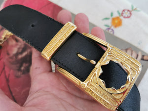 ceinture en cuir et chaînons en métal doré ciselé, taille 36-38