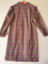 Charger l&#39;image dans la galerie, robe vintage fin 70&#39;s à carreaux , épaules bouffantes, T.42/44
