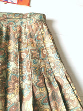 Charger l&#39;image dans la galerie, jupe plissée vintage années 60 à motif paisley, taille 34/36
