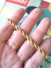 Charger l&#39;image dans la galerie, bracelet vintage 80&#39;s torsadé en métal doré, taille unique
