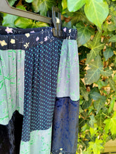 Charger l&#39;image dans la galerie, jupe longue vintage patchwork à fleurs, taille 44

