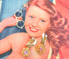 Charger l&#39;image dans la galerie, boucles d&#39;oreilles clips vintage pendantes, fleur strass rose
