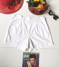 Charger l&#39;image dans la galerie, short en jean blanc taille haute, taille 36/38
