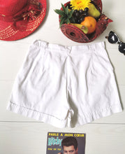Charger l&#39;image dans la galerie, short en jean blanc taille haute, taille 36/38
