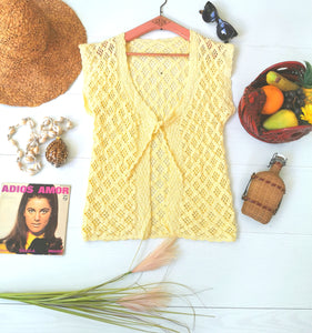 gilet vintage 70's jaune pastel  en crochet pur coton tricoté main, taille 836