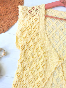 gilet vintage 70's jaune pastel  en crochet pur coton tricoté main, taille 836