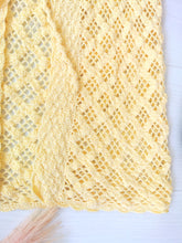 Charger l&#39;image dans la galerie, gilet vintage 70&#39;s jaune pastel  en crochet pur coton tricoté main, taille 836

