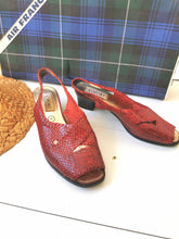 Charger l&#39;image dans la galerie, sandales vintage rouges en cuir tressé, pointure 38,5
