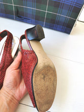 Charger l&#39;image dans la galerie, sandales vintage rouges en cuir tressé, pointure 38,5
