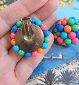 grosses boucles d'oreilles clips vintage , perles multicolores