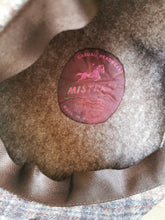 Charger l&#39;image dans la galerie, casquette en laine à carreaux, made in France, taille unique
