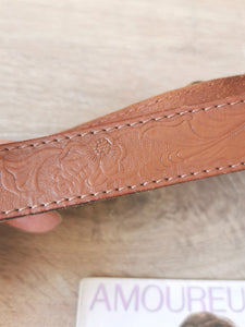 ceinture vintage "gaucho" cuir martelé et superbe boucle, tailles 34/36/38 (82 cm)